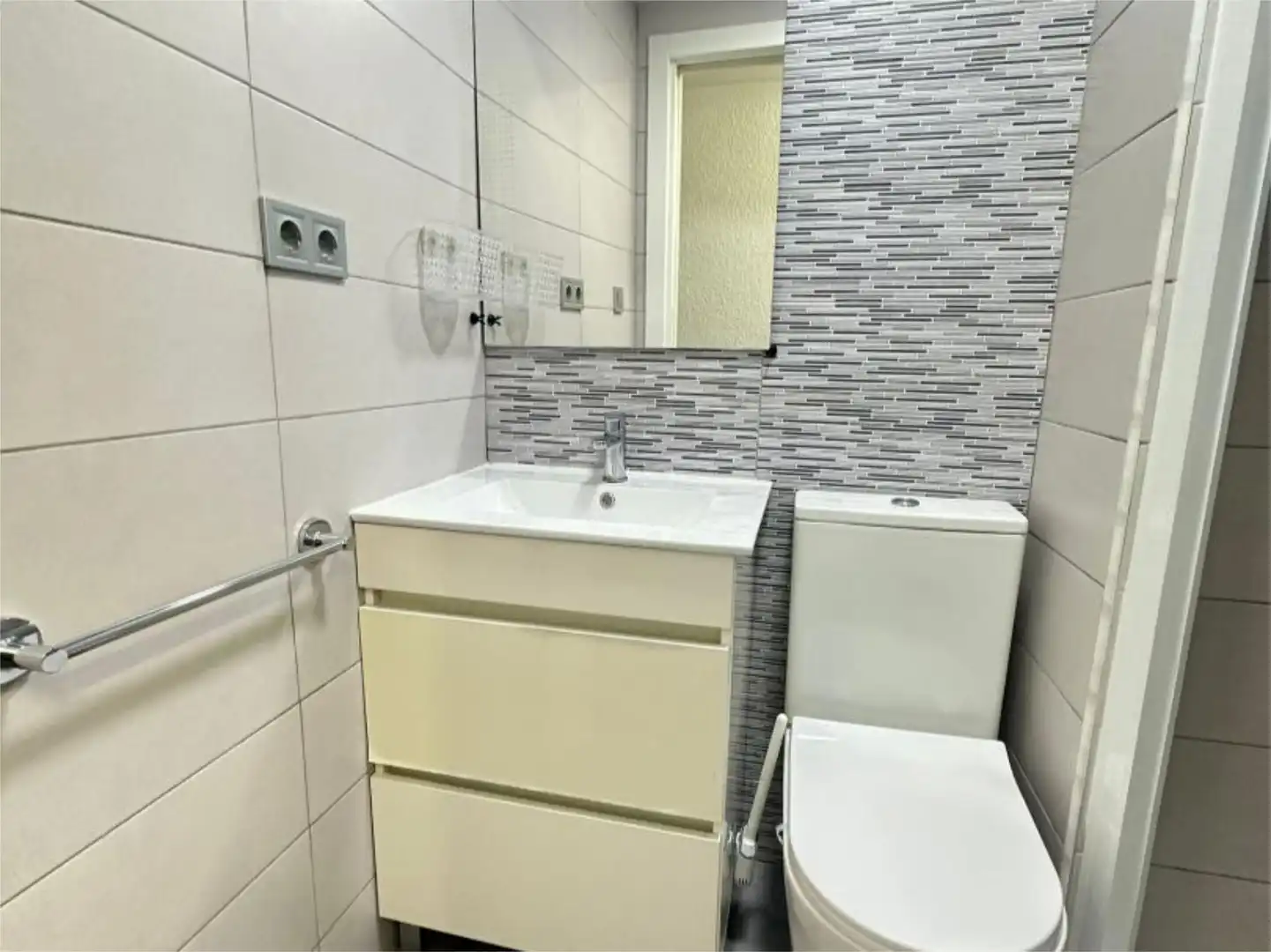 Baño de Piso para compartir en Valencia con Aire acondicionado, Calefacción y Terraza