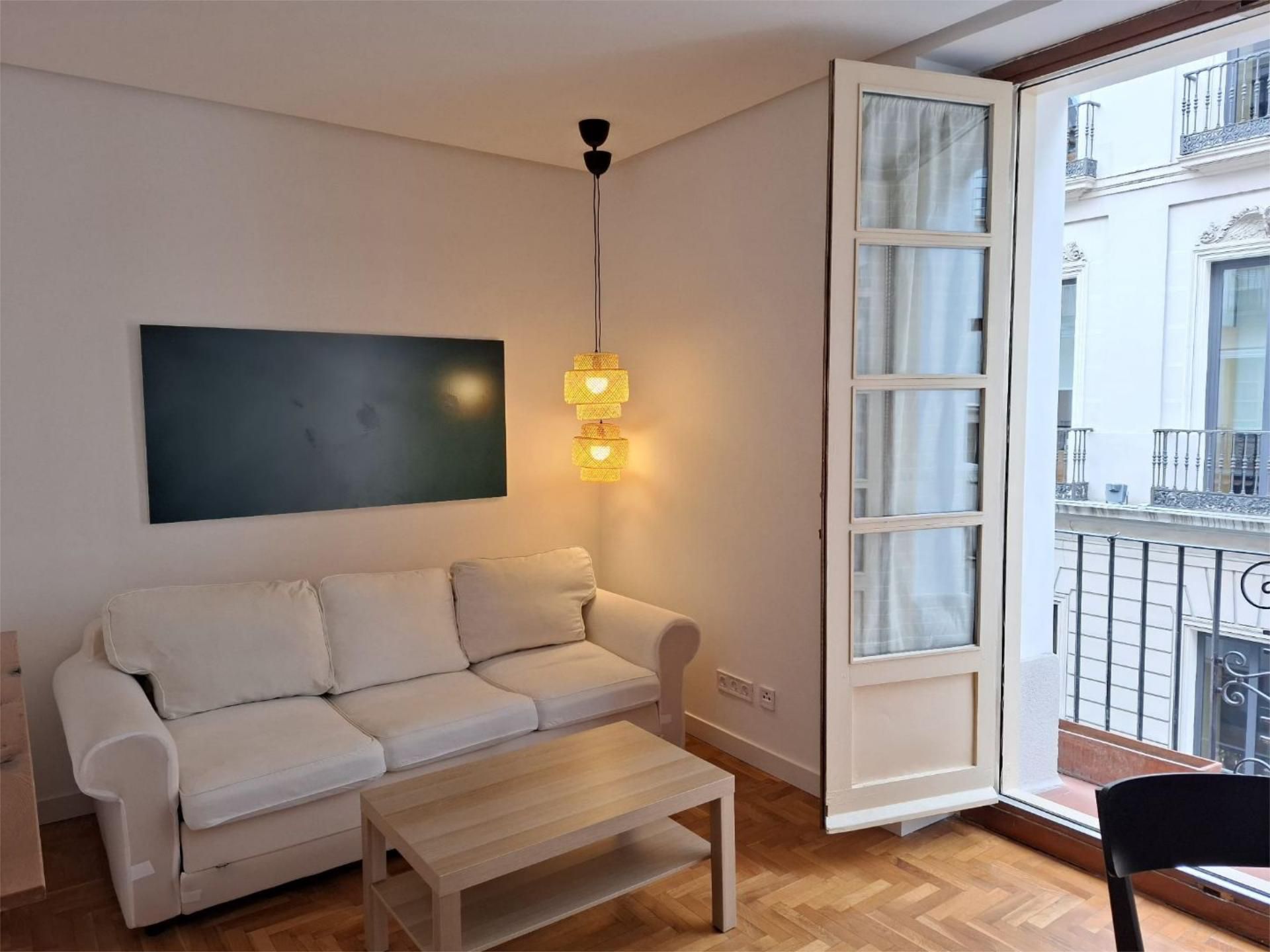 Sala de estar de Piso de alquiler en  Madrid Capital con Aire acondicionado y Balcón