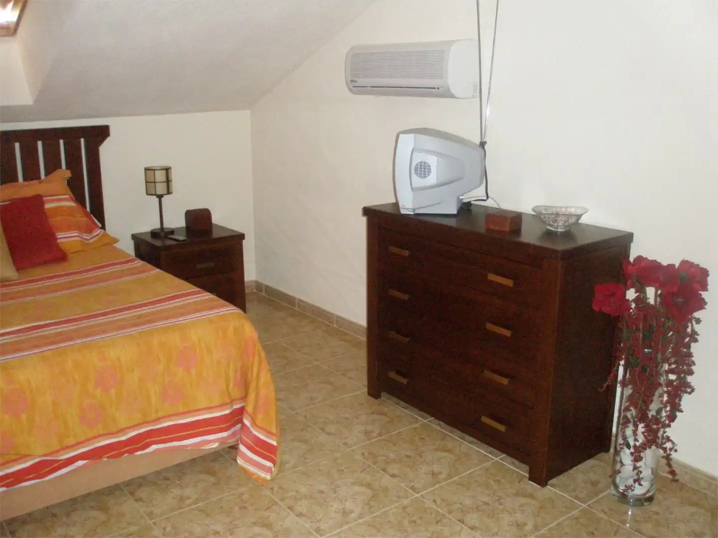 Maisonette zum Verkauf in Calle Los Olmos, 16, Bulevar - Plaza Castilla Schlafzimmer von Maisonette zum Verkauf in Azuqueca de Henares mit Klimaanlage und Balkon