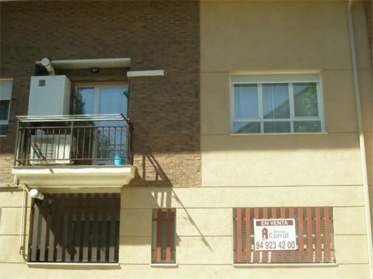 Maisonette zum Verkauf in Calle Los Olmos, 16, Bulevar - Plaza Castilla Außenansicht von Maisonette zum Verkauf in Azuqueca de Henares mit Klimaanlage und Balkon