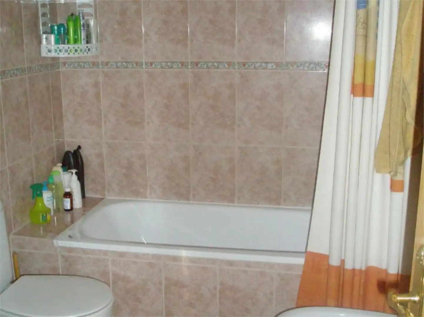 Maisonette zum Verkauf in Calle Los Olmos, 16, Bulevar - Plaza Castilla Badezimmer von Maisonette zum Verkauf in Azuqueca de Henares mit Klimaanlage und Balkon