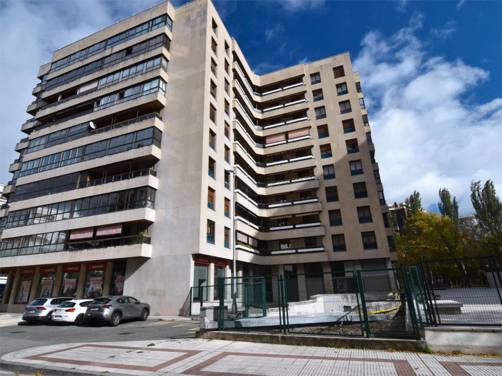 Vista exterior de Piso en venta en  Pamplona / Iruña con Calefacción, Parquet y Terraza