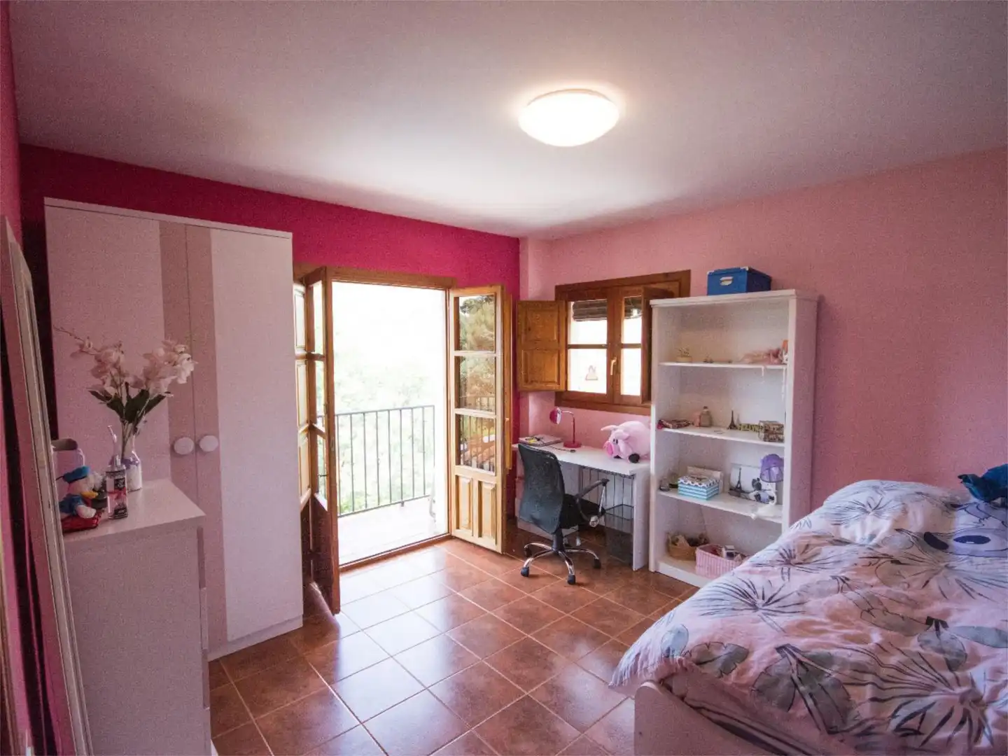 Casa o xalet en venda a Calle de los Alamos, 1, Dúdar Dormitori de Casa o xalet en venda en Dúdar amb Jardí privat, Terrassa i Piscina