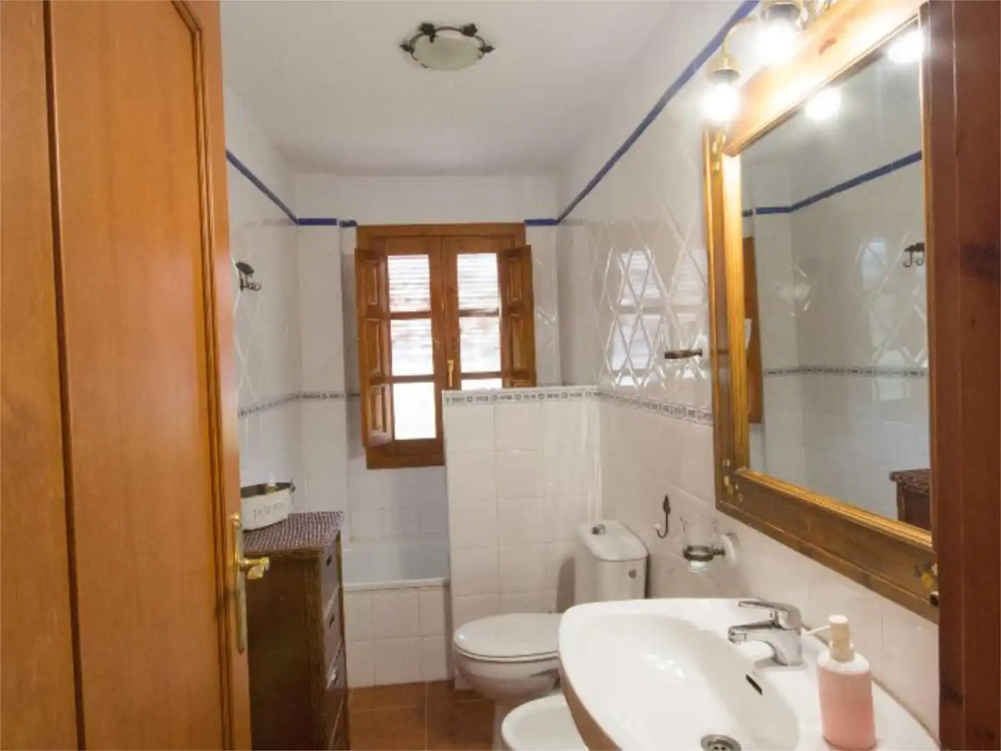Casa o xalet en venda a Calle de los Alamos, 1, Dúdar Bany de Casa o xalet en venda en Dúdar amb Jardí privat, Terrassa i Piscina