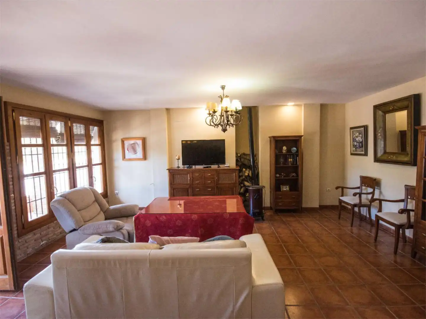 Casa o xalet en venda a Calle de los Alamos, 1, Dúdar Sala d'estar de Casa o xalet en venda en Dúdar amb Jardí privat, Terrassa i Piscina