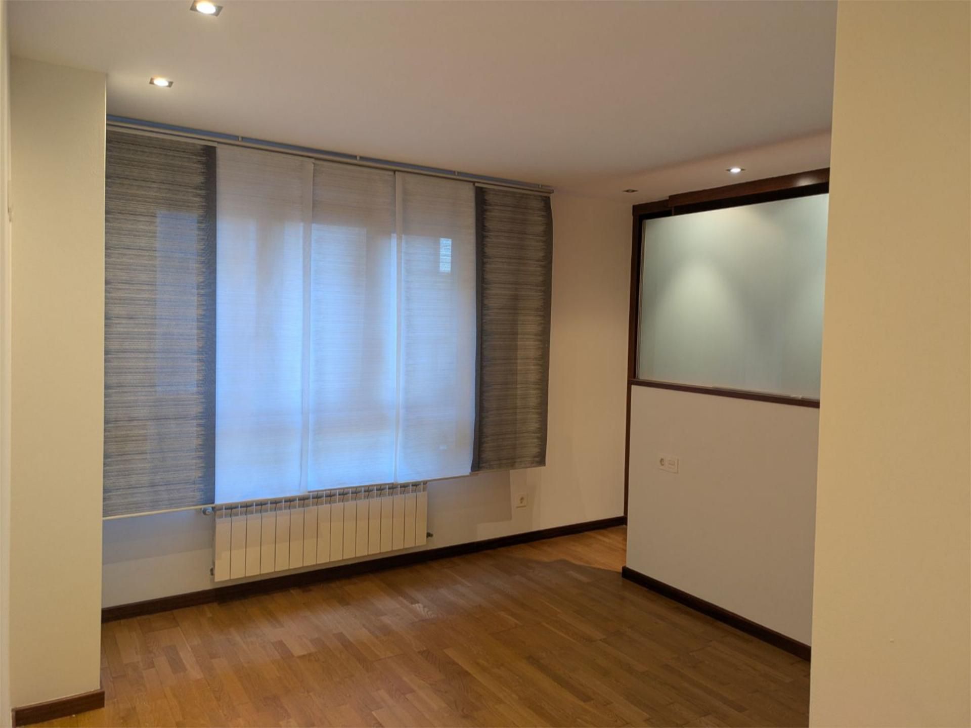 Habitación de Piso en venta en Gijón  con Calefacción, Parquet y Trastero