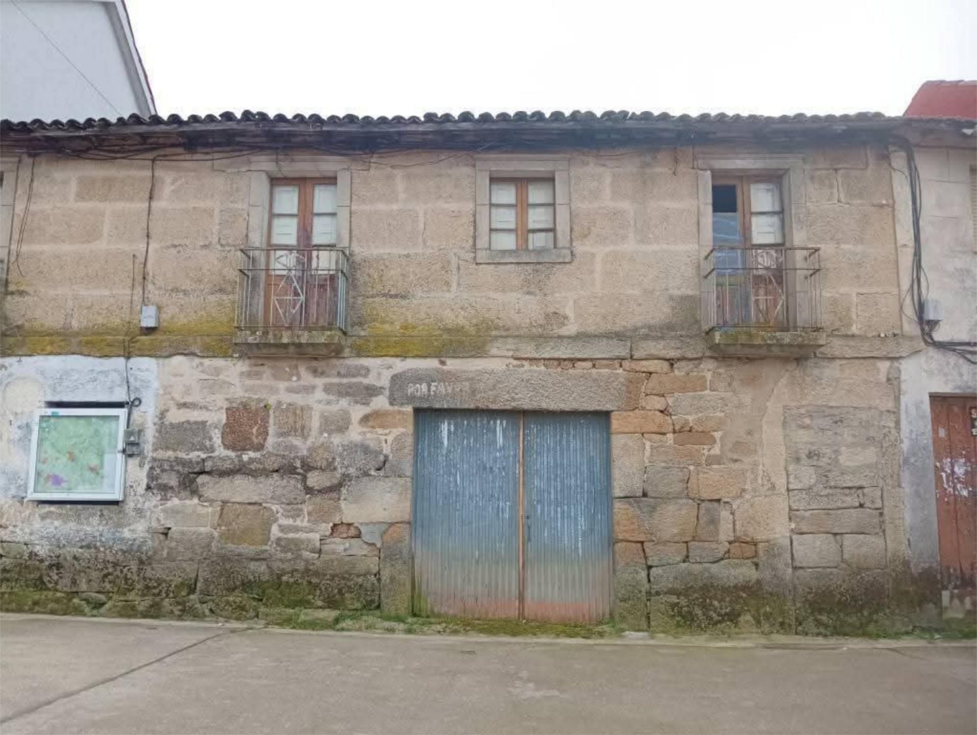 Exterior view of Single-family semi-detached for sale in Vilardevós