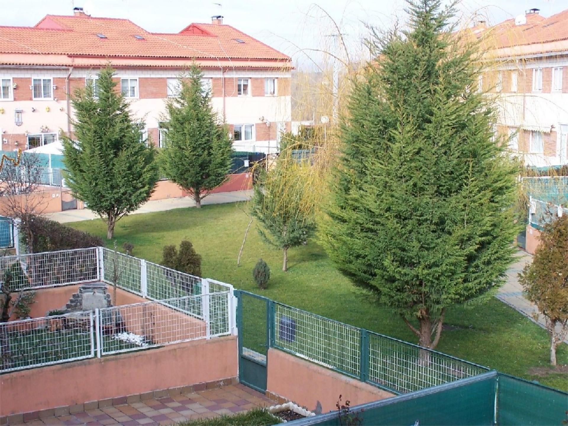 Single-family semi-detached for sale in Calle Tamo, 42, Santovenia de Pisuerga Exterior view of Single-family semi-detached for sale in Santovenia de Pisuerga with Terrace