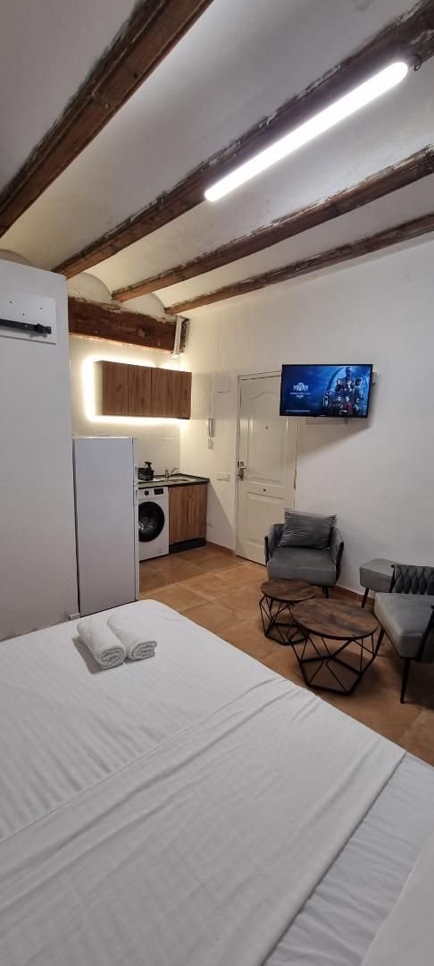Habitación de Estudio de alquiler en  Valencia Capital con Aire acondicionado, Lavadora y Microondas