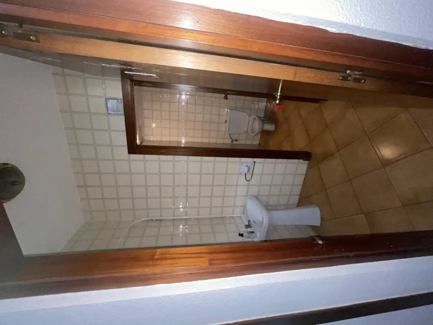 Badezimmer von Büro zum Verkauf in Ceuta