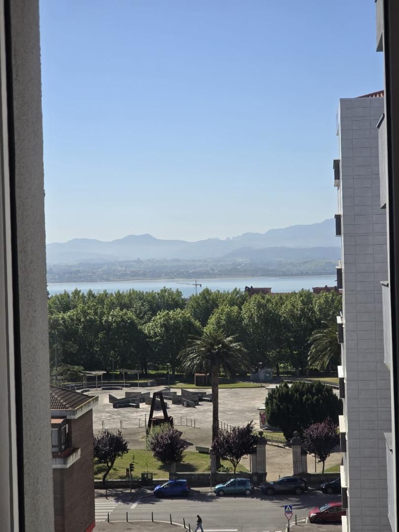 Vista exterior de Piso de alquiler en Santander con Terraza y Balcón