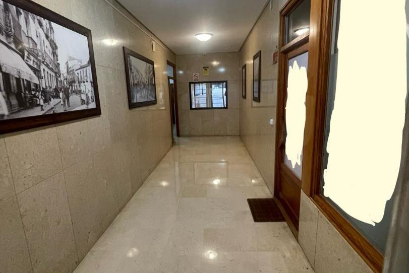 Oficina en venda a Calle Agustina de Aragón, 1, Centro, Ceuta - imatge 1 Foto 1 de Oficina en venda a Calle Agustina de Aragón, 1, Centro, Ceuta