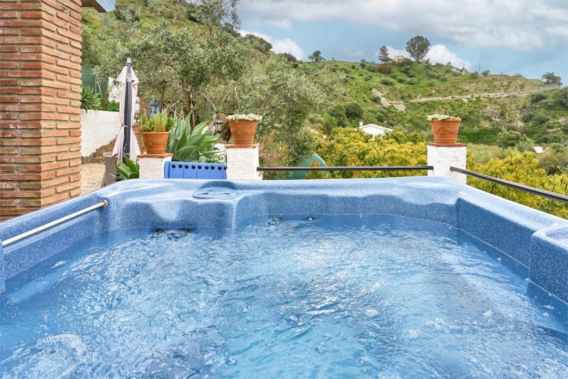 Swimming pool of Country house to rent in Riogordo  with Air Conditioner, Heating and Private garden