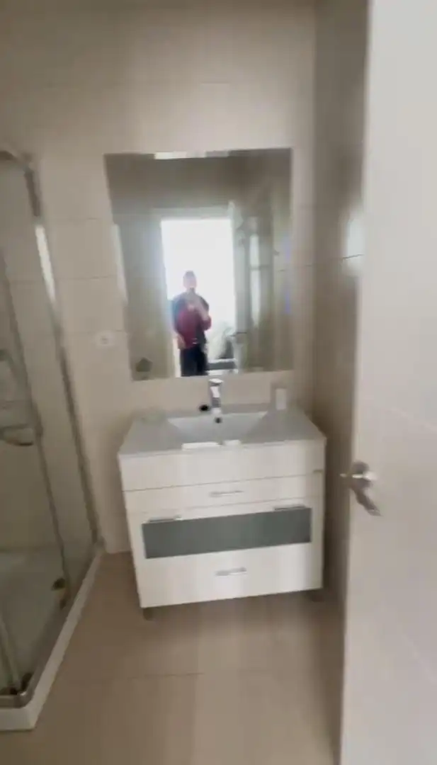 Room in Calle Cárcer, 9, La Merced Bathroom of Flat for share in Málaga with Air Conditioner, Heating and Parquet flooring