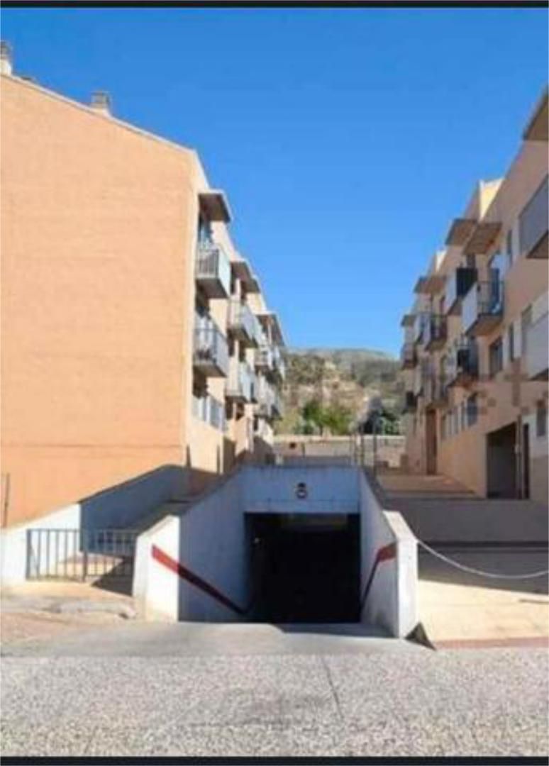 Außenansicht von Garage miete in Cadrete