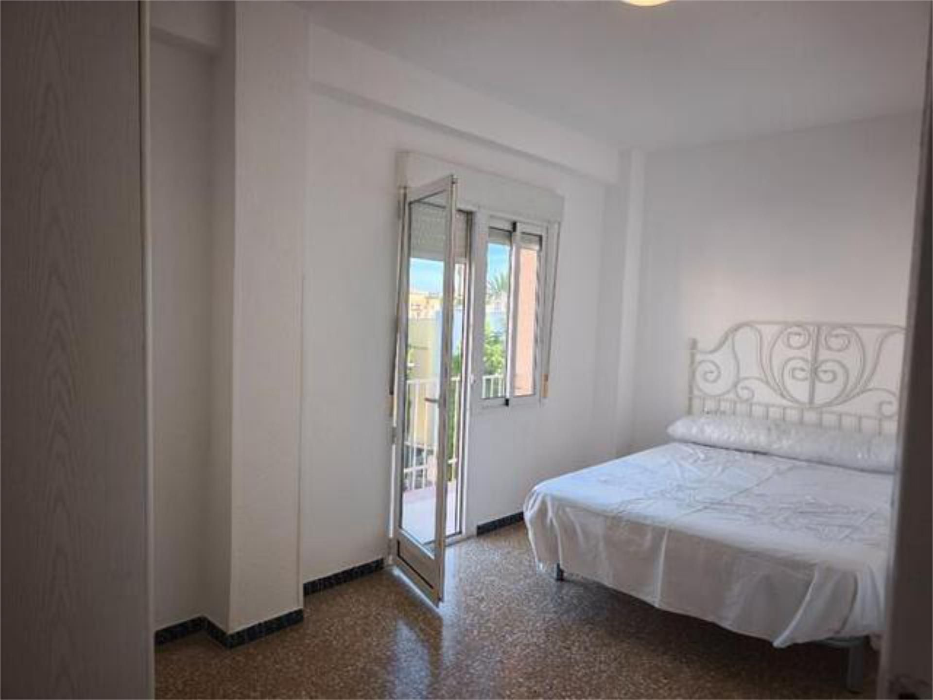 Habitación de Apartamento de alquiler en  Murcia Capital con Terraza y Trastero