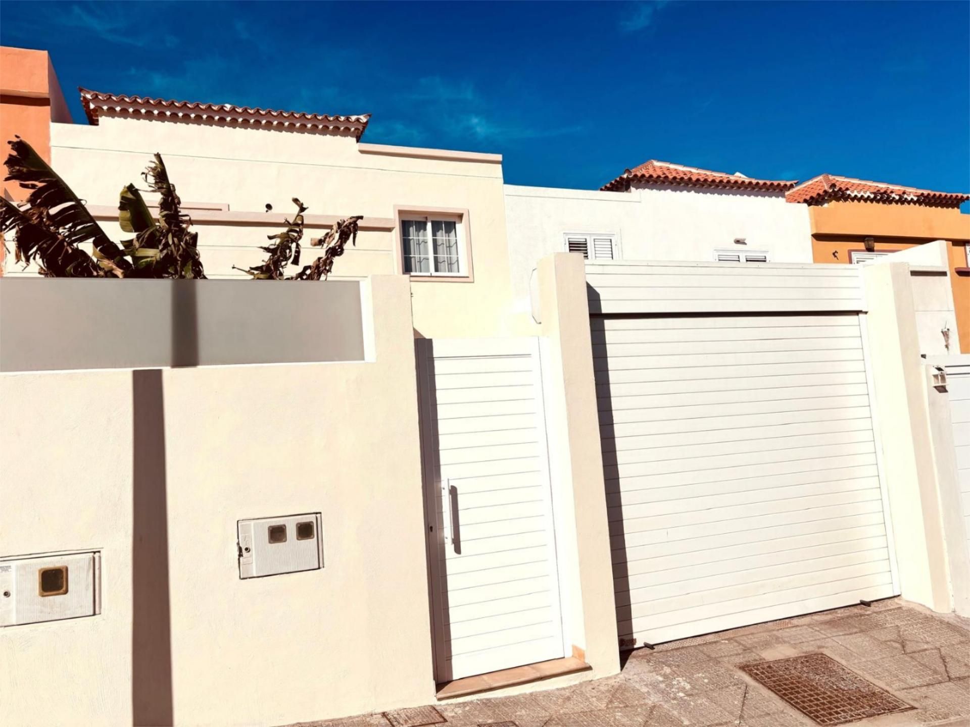 Casa o chalet en venta en Avenida Los Roques, 36, Fasnia Vista exterior de Casa o chalet en venta en Fasnia con Calefacción, Jardín privado y Parquet