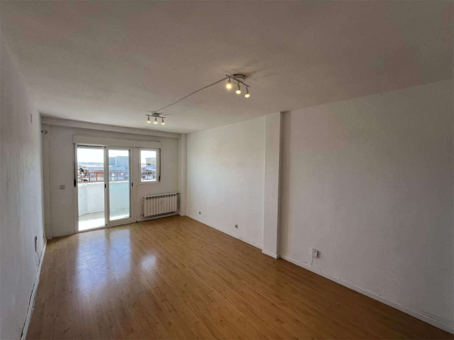 Pis en venda a Calle Polvoranca, 72, Parque Ondarreta - Urtinsa Sala d'estar de Pis en venda en Alcorcón amb Terrassa