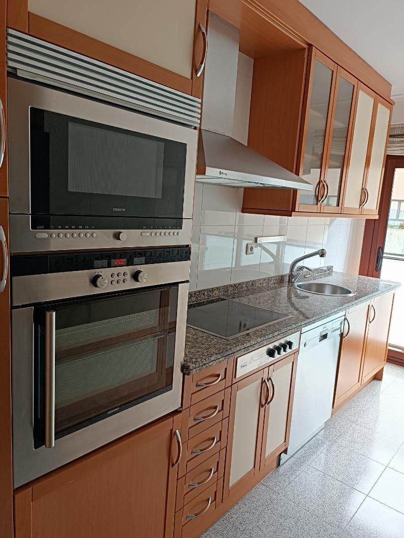Cocina de Piso de alquiler en Oviedo  con Calefacción, Parquet y Trastero