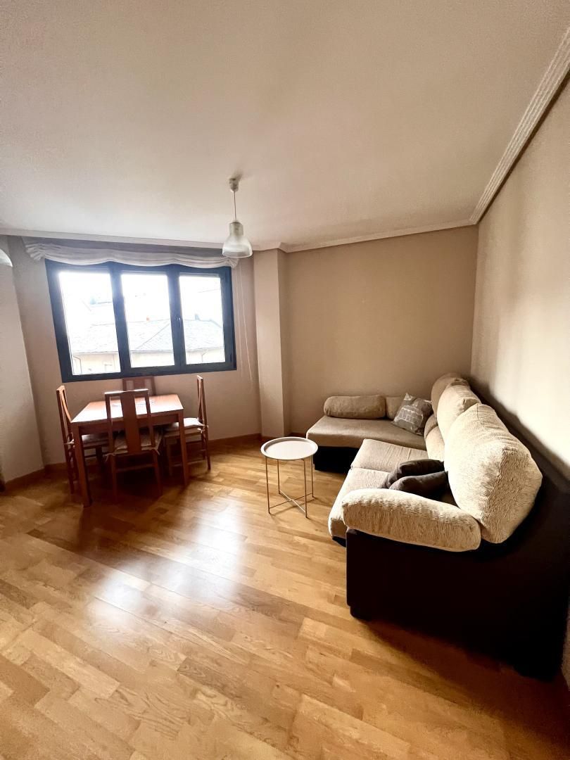 Flat to rent in Calle Luciana Fernández, Centro Living room of Flat to rent in Ponferrada  with Heating, Parquet flooring and Storage room