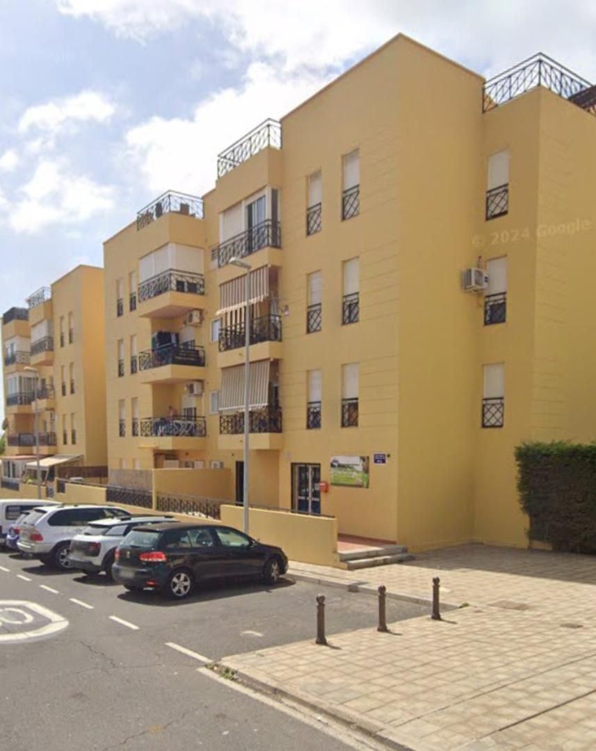 Vista exterior de Piso en venta en Arona con Terraza, Trastero y Piscina