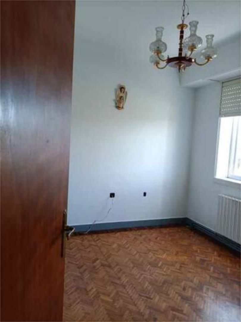 Dormitori de Casa o xalet en venda en Lugo Capital amb Calefacció, Jardí privat i Terrassa