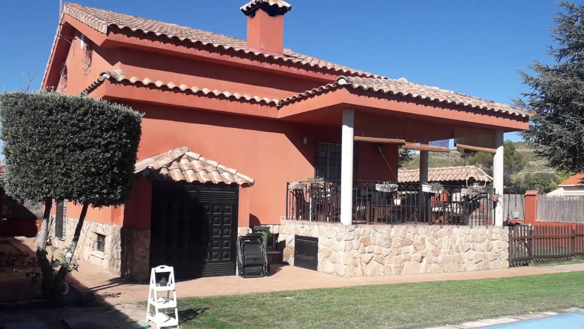 Exterior view of Houses for sale in Torremocha de Jarama  with Terrace, Swimming Pool and Balcony