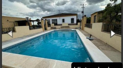 Foto 2 de Casa adosada en venda a Lora del Río, Sevilla