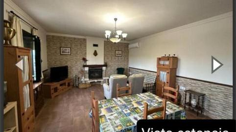 Foto 3 de Casa adosada en venda a Lora del Río, Sevilla