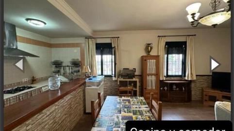 Foto 4 de Casa adosada en venda a Lora del Río, Sevilla