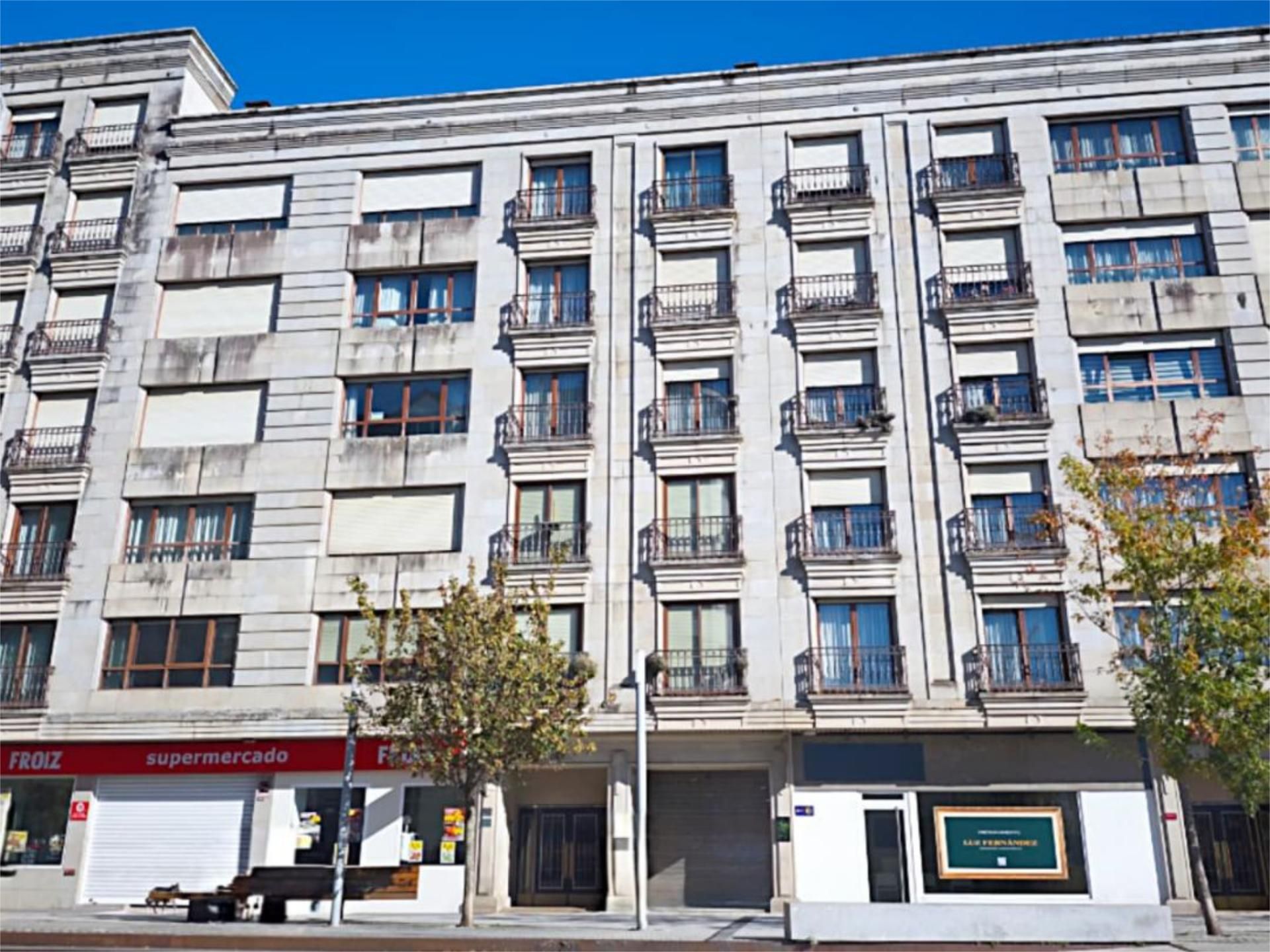 Vista exterior de Piso en venta en Pontevedra Capital  con Calefacción, Parquet y Terraza