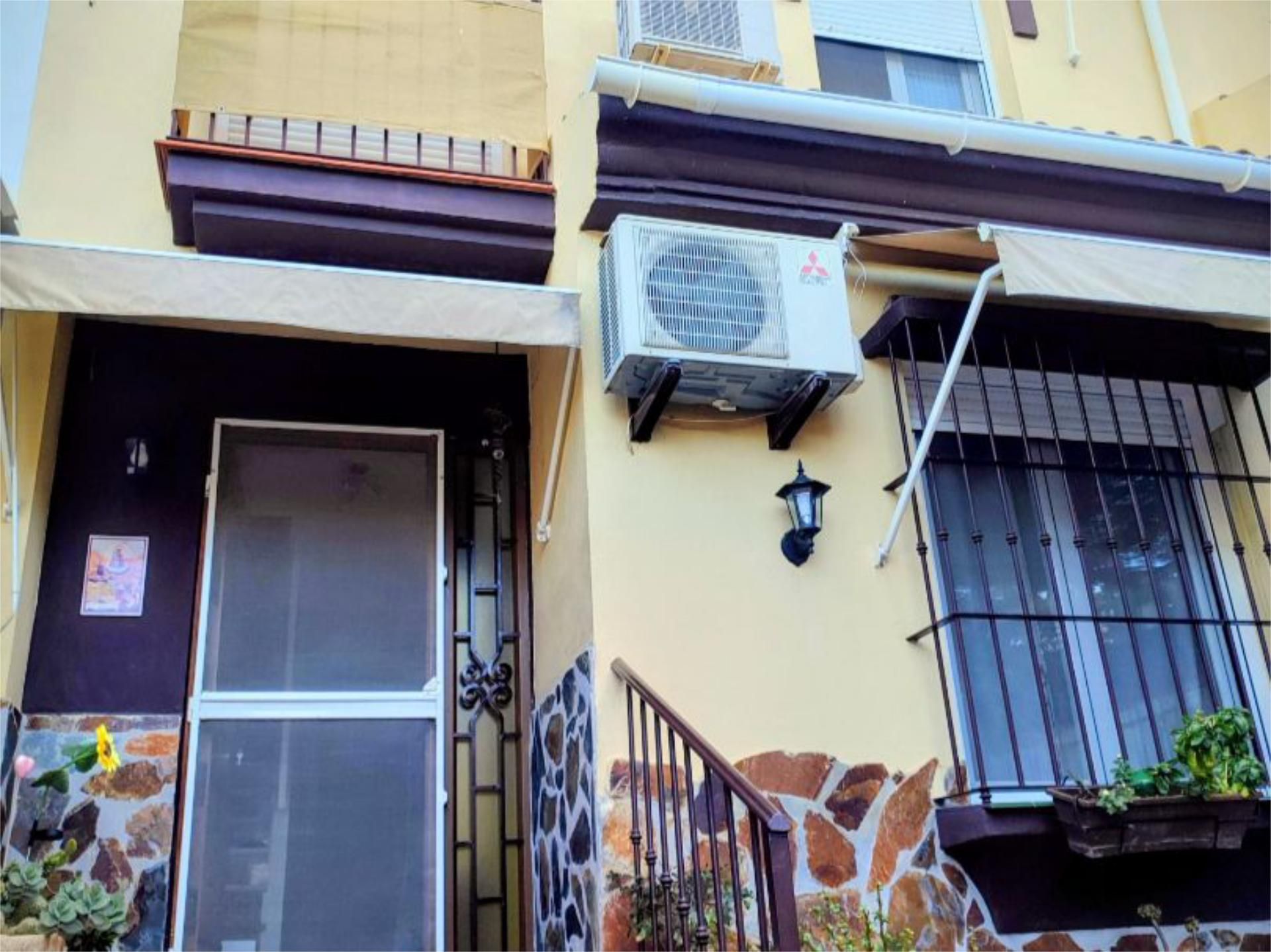 Vista exterior de Piso en venta en Alhaurín de la Torre con Aire acondicionado, Terraza y Piscina