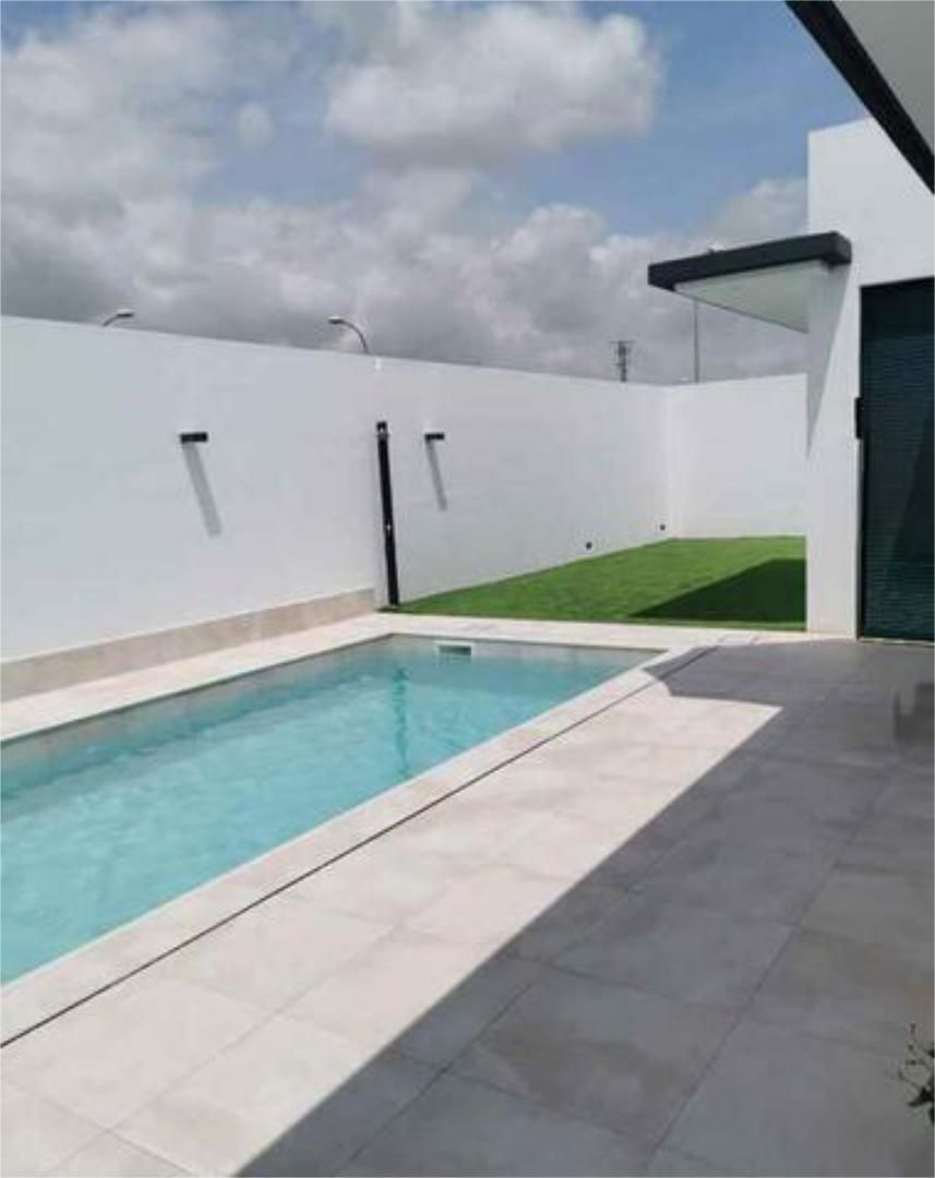 Piscina de Casa o xalet en venda en San Juan del Puerto amb Calefacció, Jardí privat i Terrassa