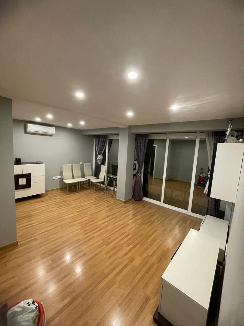 Piso de alquiler en  Sevilla Capital con Aire acondicionado, Calefacción y Parquet