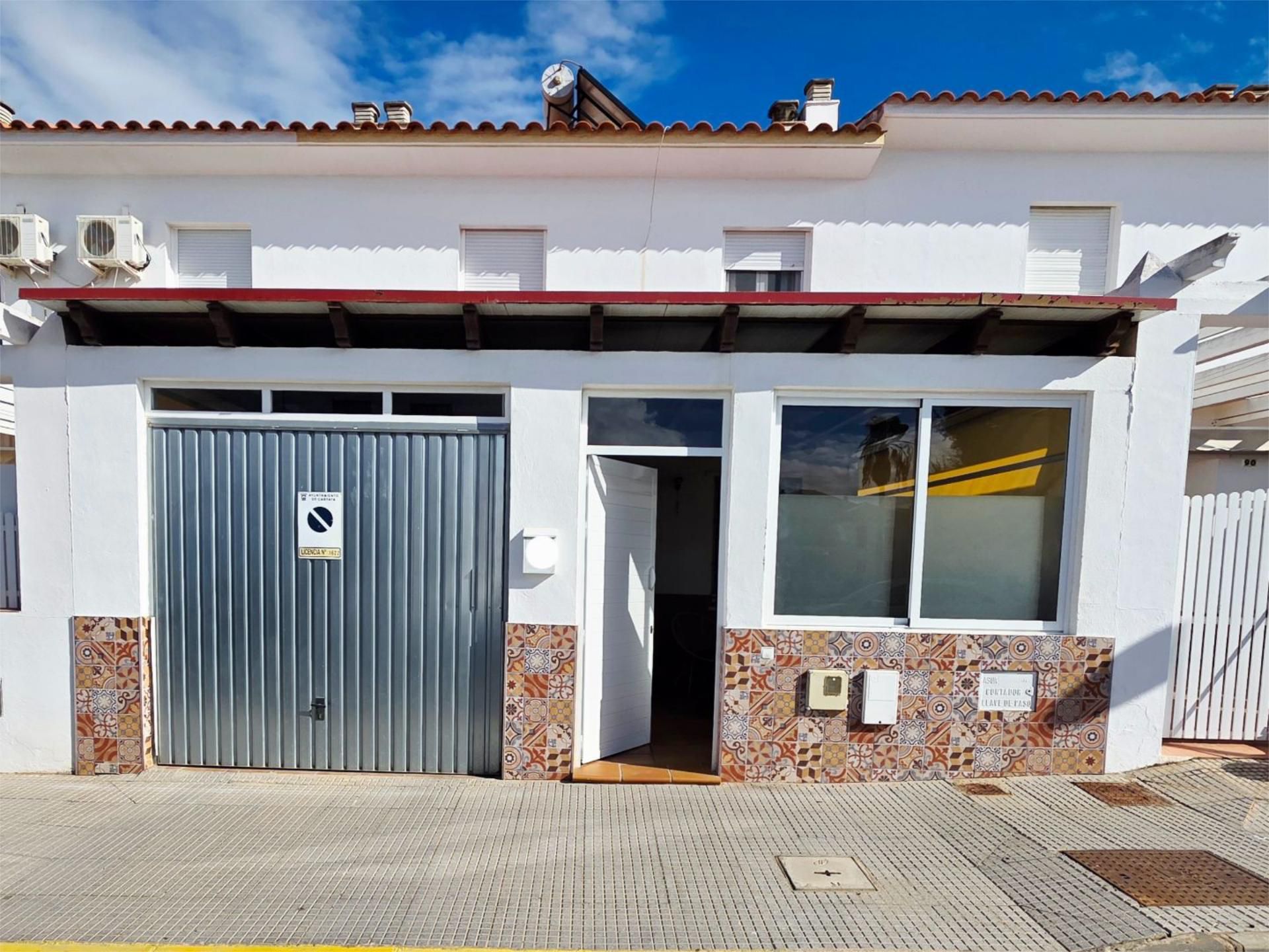 Vista exterior de Casa adosada en venda en El Rompido amb Terrassa i Balcó