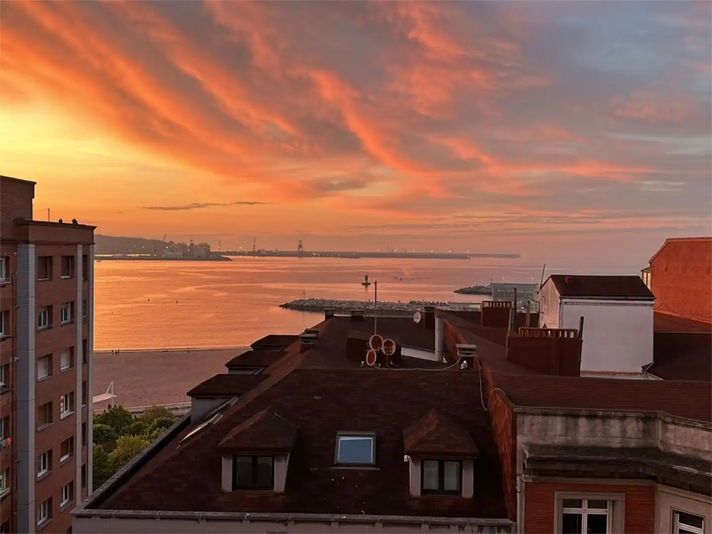 Exterior view of Flat for rent in Gijón 