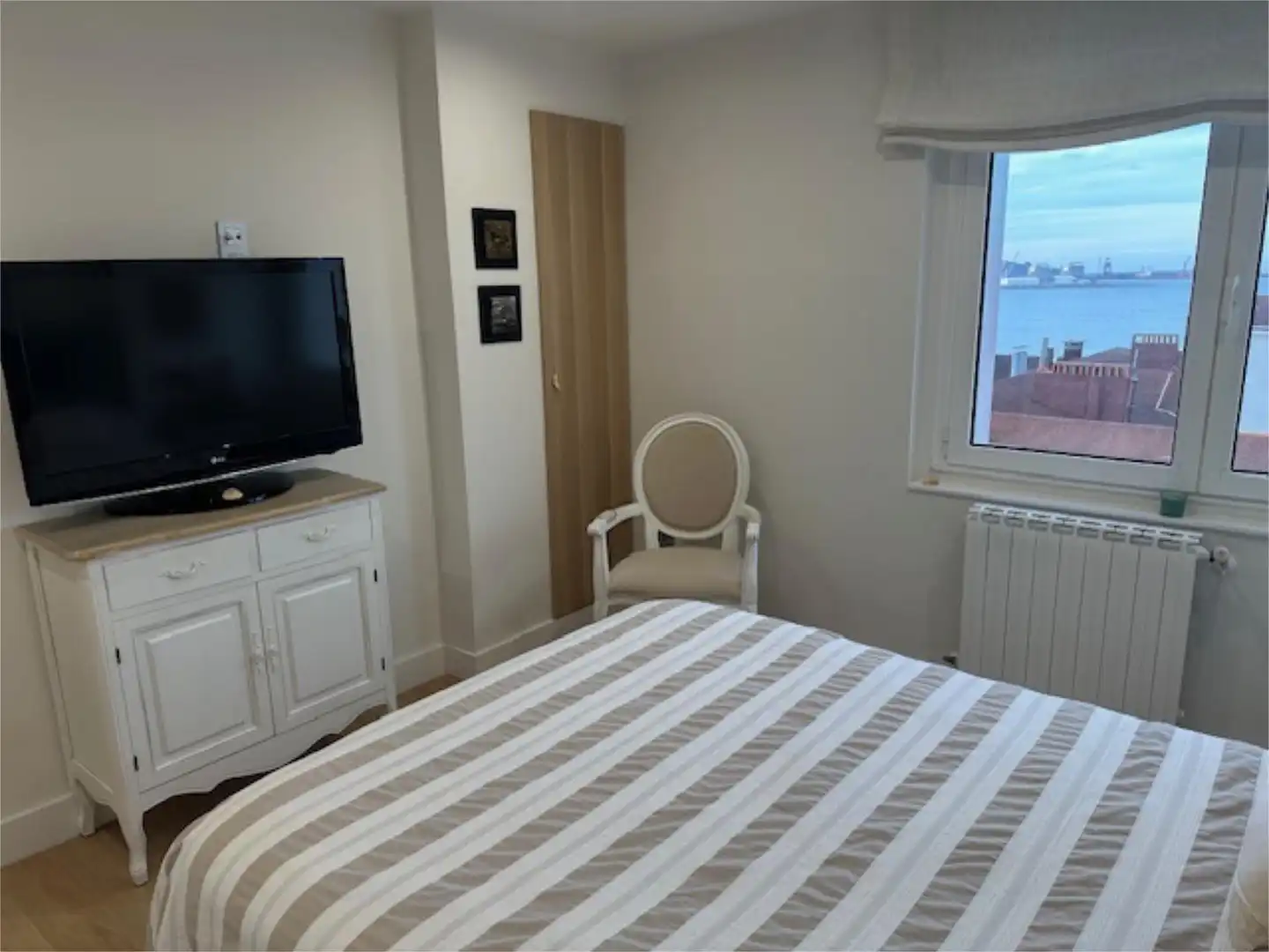 Bedroom of Flat for rent in Gijón 