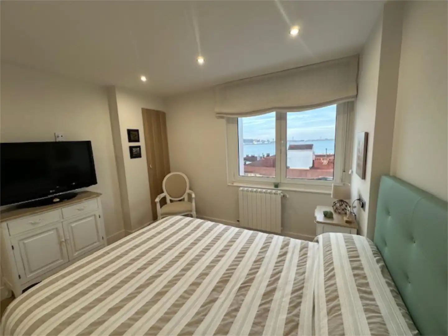 Bedroom of Flat for rent in Gijón 