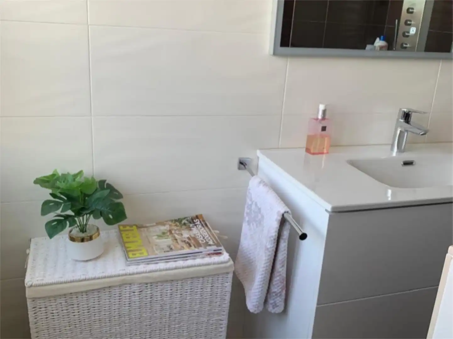 Bathroom of Flat for rent in Gijón 
