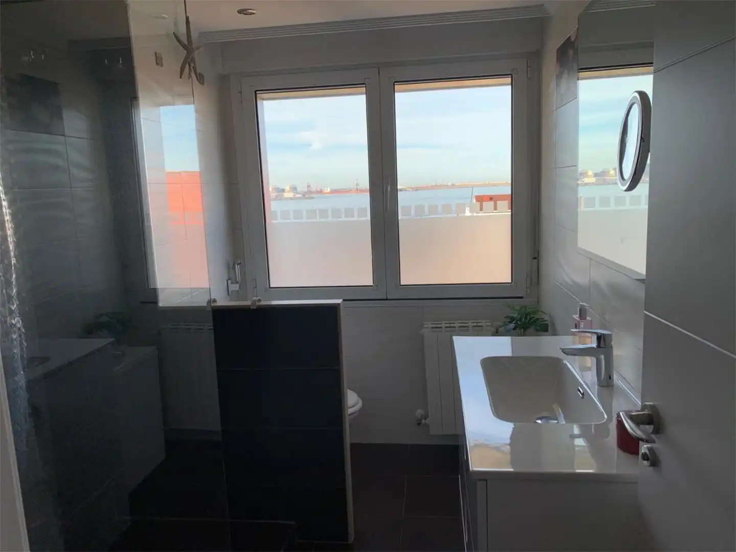 Bathroom of Flat for rent in Gijón 