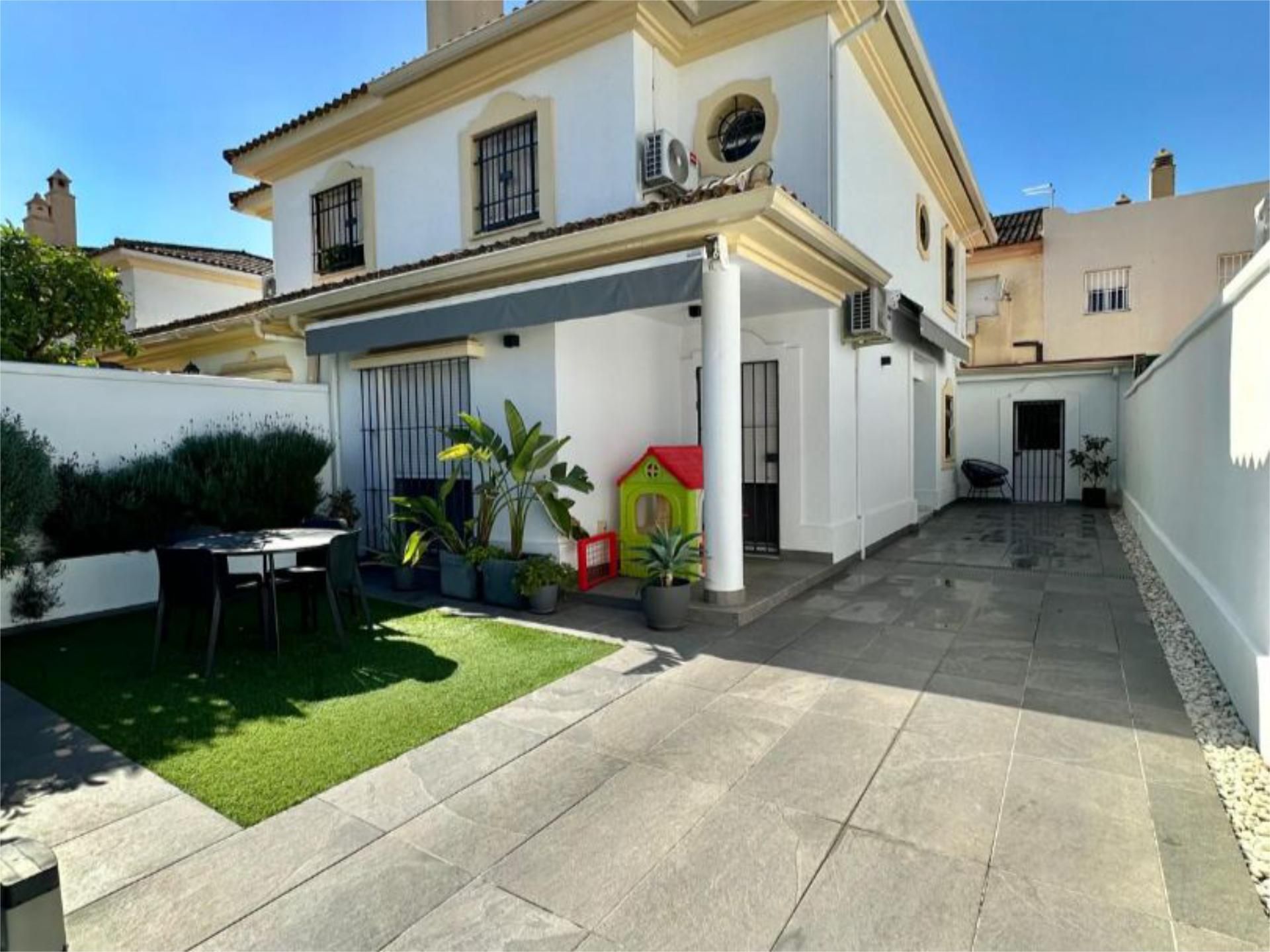 Casa o xalet en venda a Avenida del Altillo, 42, El Altillo Vista exterior de Casa o xalet en venda en Jerez de la Frontera amb Aire condicionat
