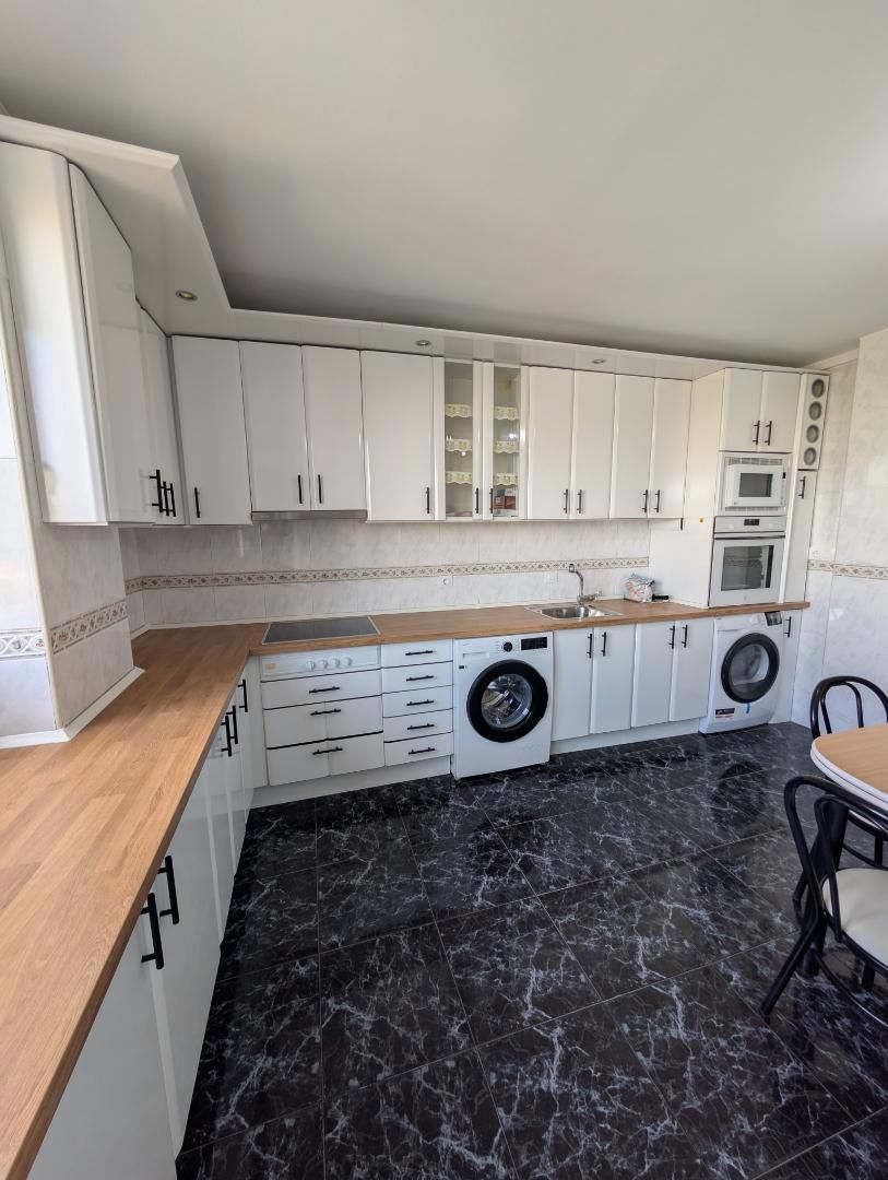 Kitchen of Flat for sale in Fuenlabrada  with Air Conditioner, Heating and Terrace