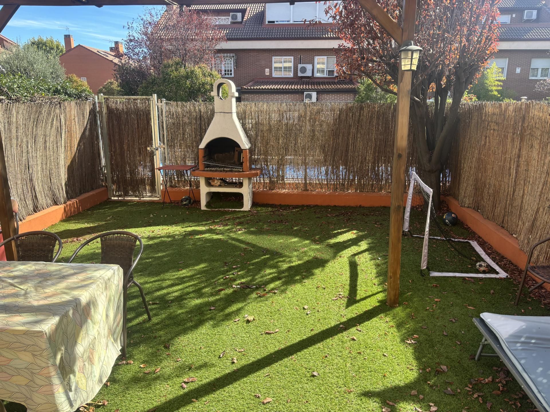 House or chalet for sale in Calle Islas Malvinas, 3, Sector 3 Garden of House or chalet for sale in Getafe with Air Conditioner, Heating and Private garden