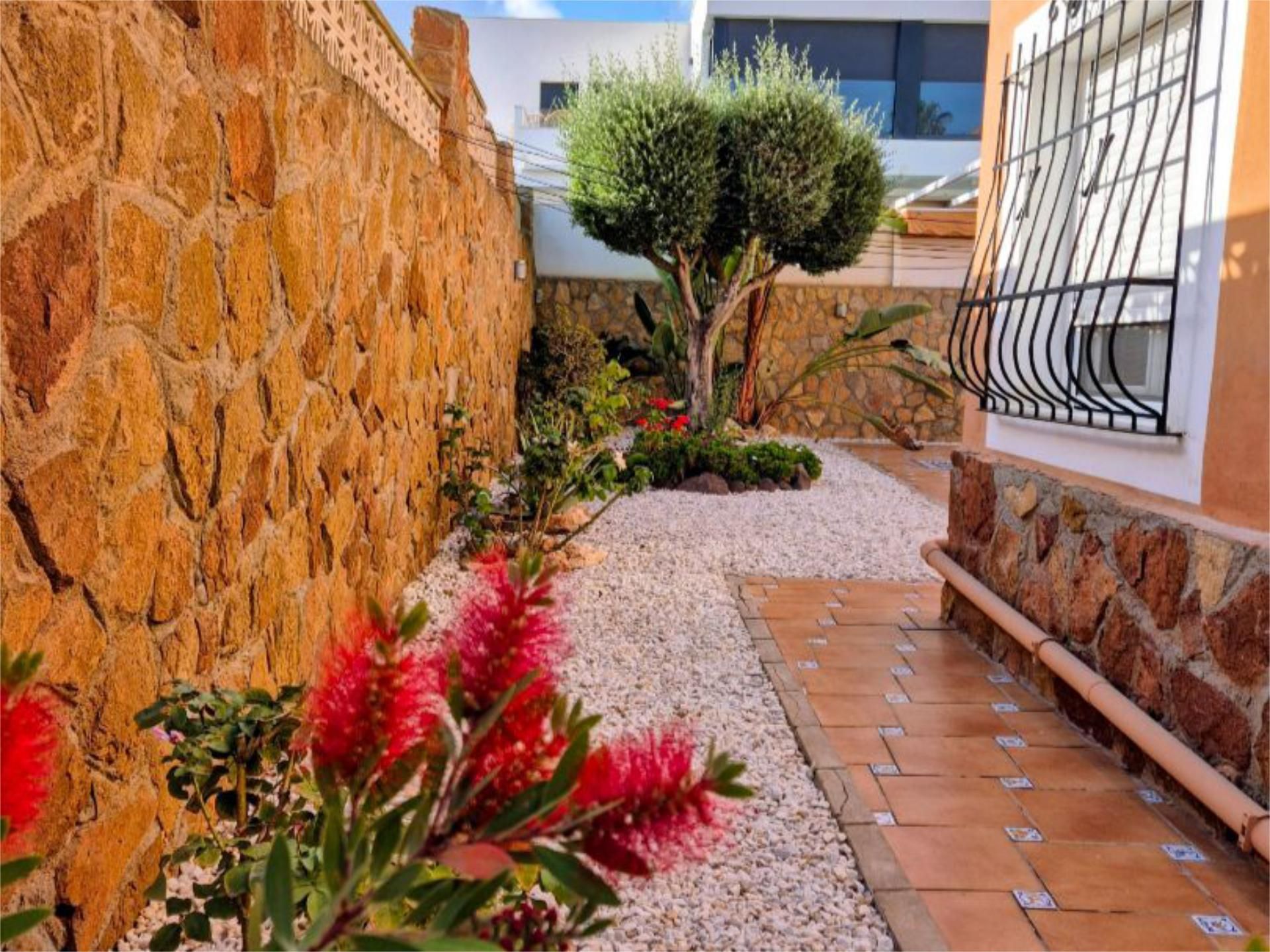 Casa o xalet en venda a Calle la Hacienda, 16, Aguadulce Terrassa de Casa o xalet en venda en Roquetas de Mar amb Aire condicionat i Terrassa