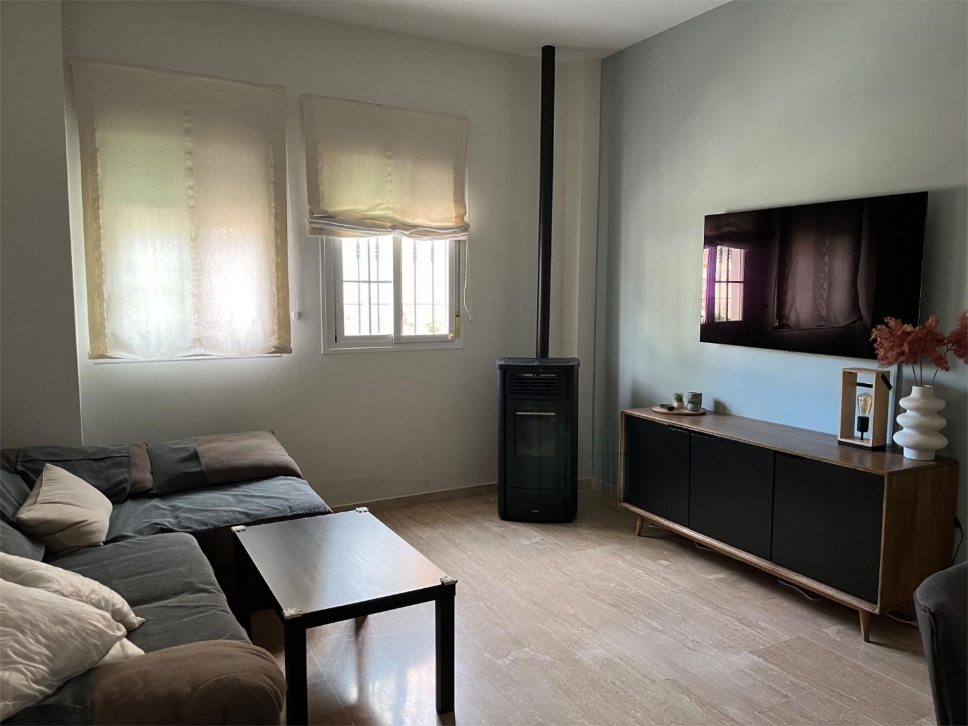 Casa adosada en venda a Calle del Fuego, 2, La Carlota Sala d'estar de Casa adosada en venda en La Carlota amb Aire condicionat i Terrassa