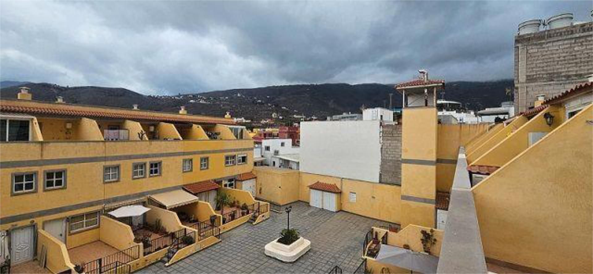 Vista exterior de Casa adosada en venda en Arona amb Terrassa