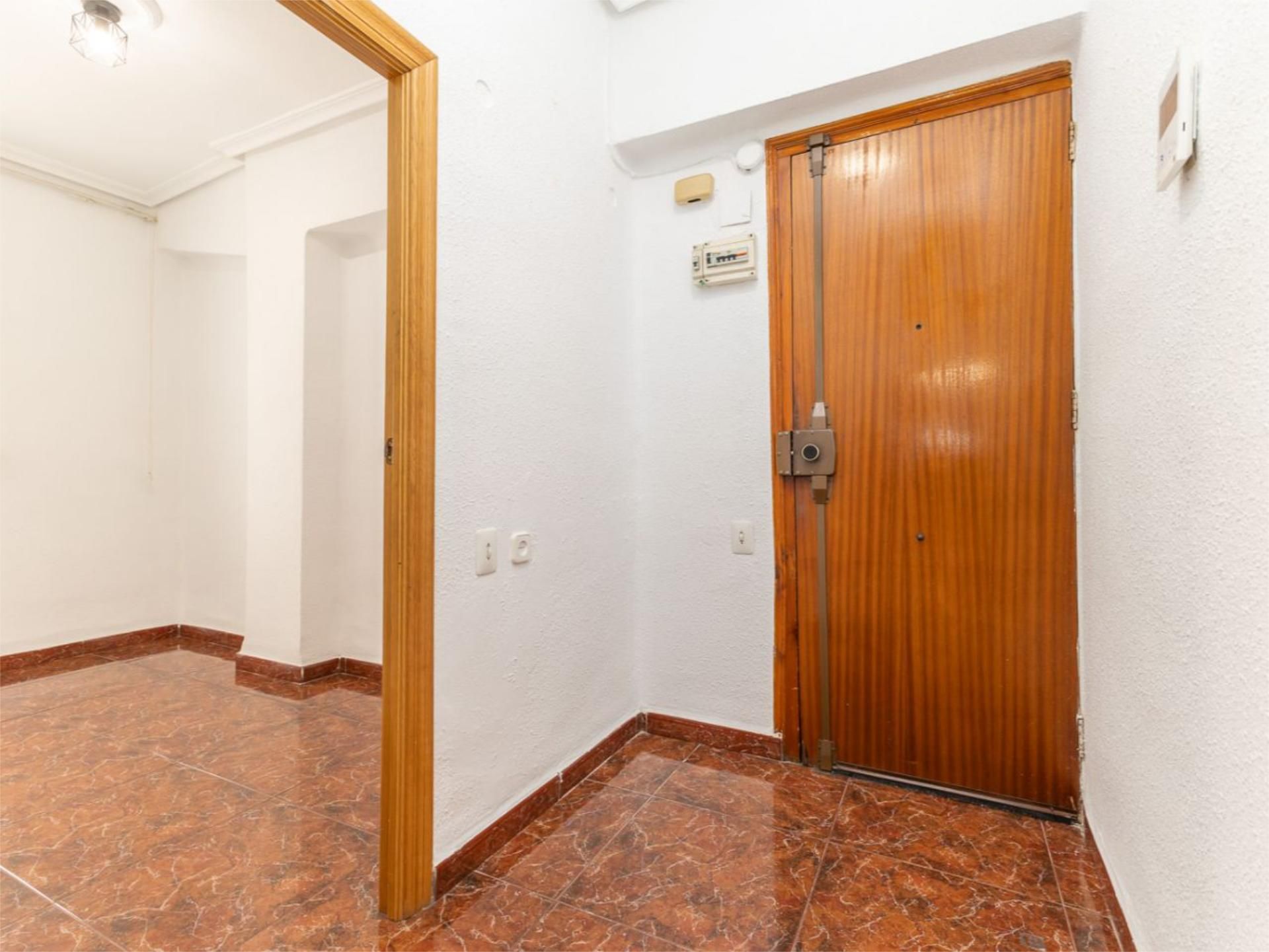 Flat for sale in  Valencia Capital  with Air Conditioner and Video intercom