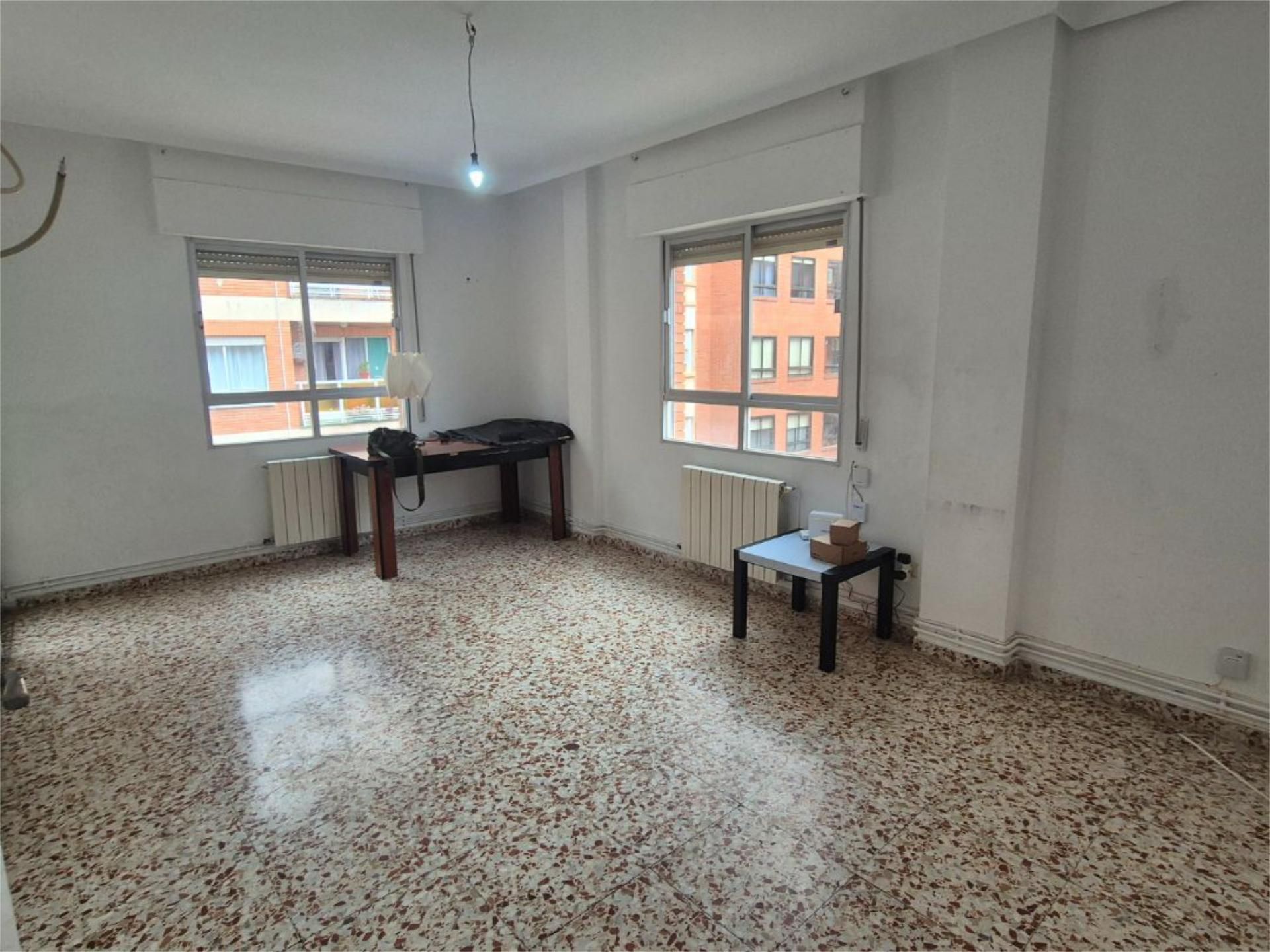 Pis en venda a Calle Magallanes, 16, Industria Sala d'estar de Pis en venda en Albacete Capital amb Terrassa i Balcó