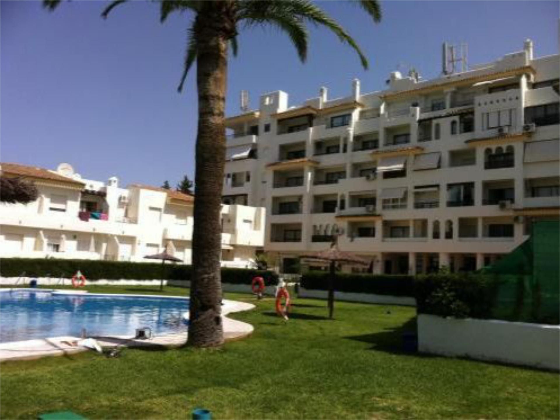 Vista exterior de Apartament de lloguer en El Puerto de Santa María amb Aire condicionat i Piscina