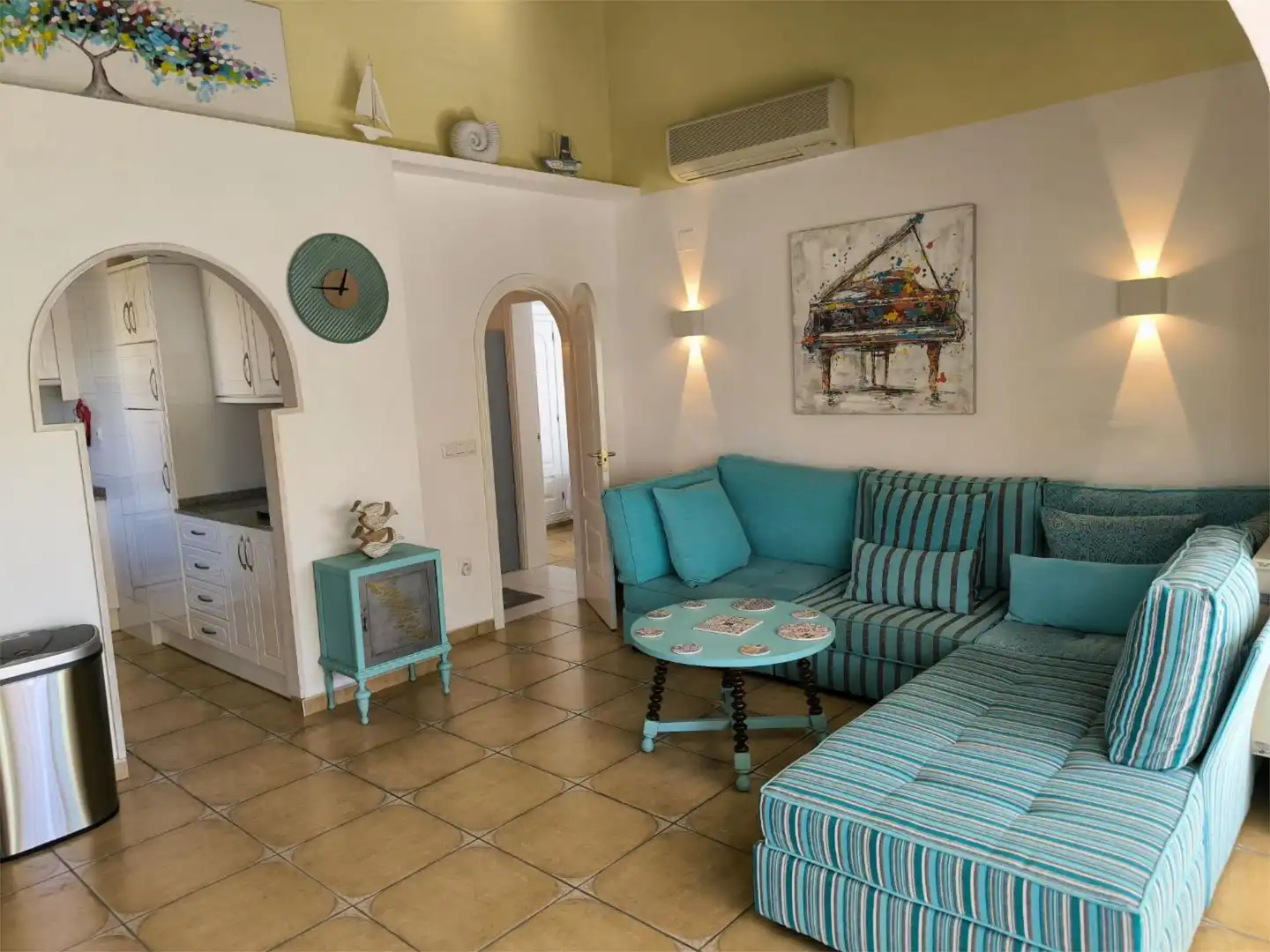 Living room of Detached homes for sale in  Zaragoza Capital  with Air Conditioner, Terrace and Swimming Pool